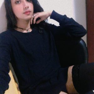 Jeune femme mature et culottée pour un barbecue à poil ? Layla - rencontre-Naturiste-Bourges