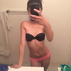 Juste après ma douche, j’ai envie de toi Zina - rencontre-Teen-Montpellier