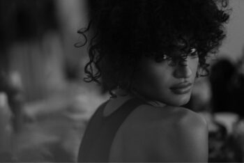 Une brune de Vienne cherche un mec pour des moments charnels et des nuits folles en ville rencontre-Teen-Vienne